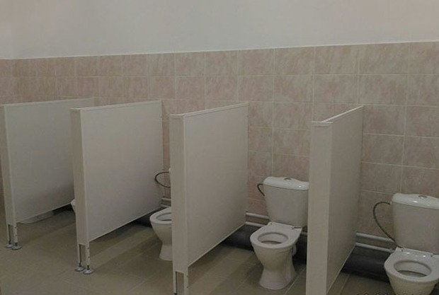 Сантехнические перегородки для школ